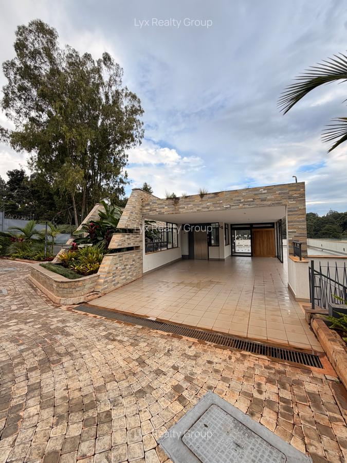 4 Bed Villa with En Suite in Spring Valley - 2