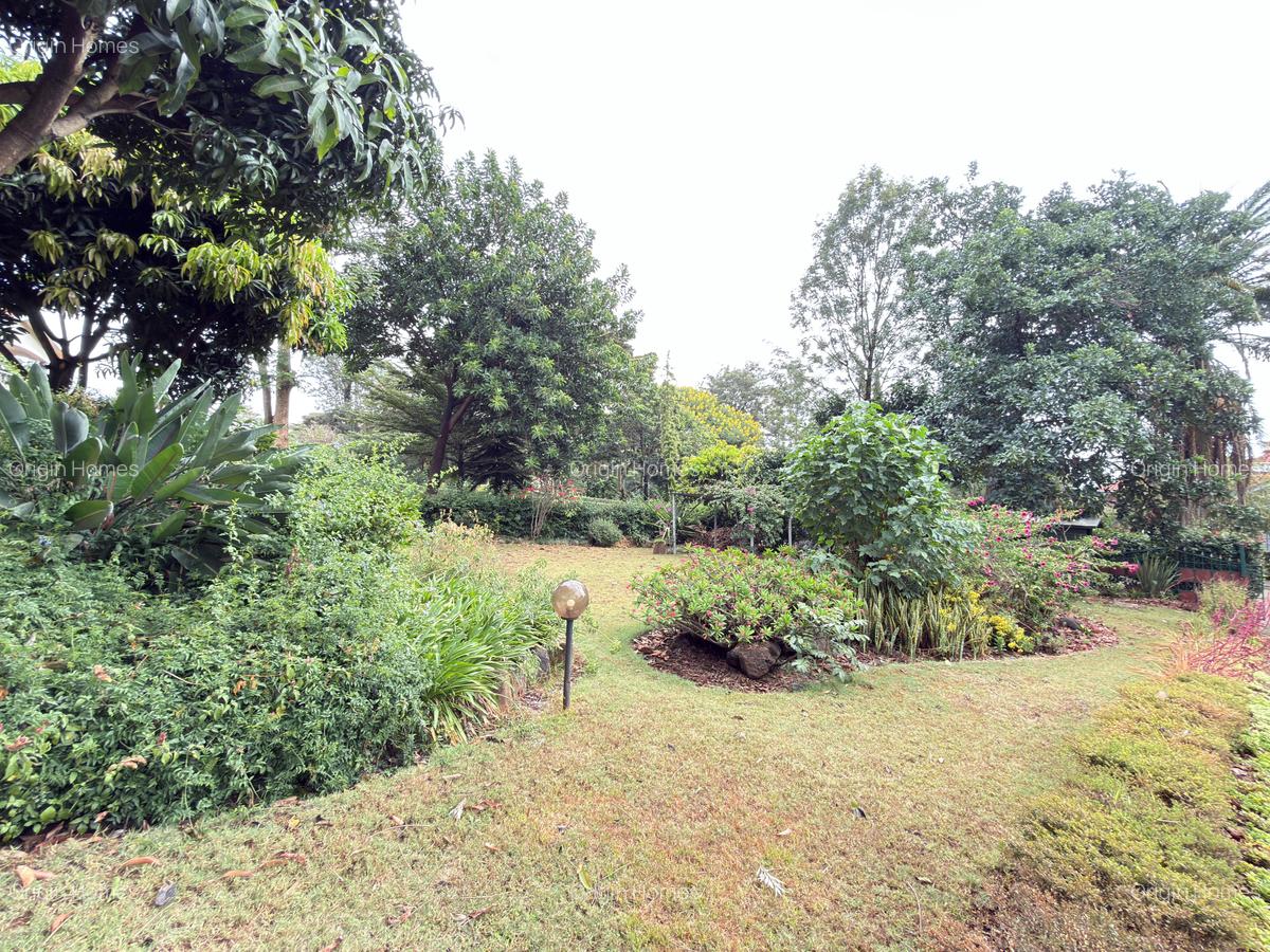 4 Bed House with En Suite in Rosslyn - 18