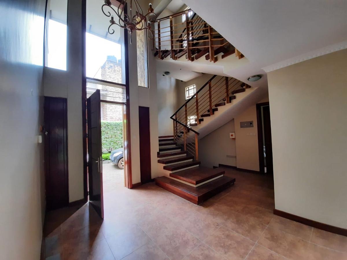 4 Bed Villa with En Suite in Lavington - 8