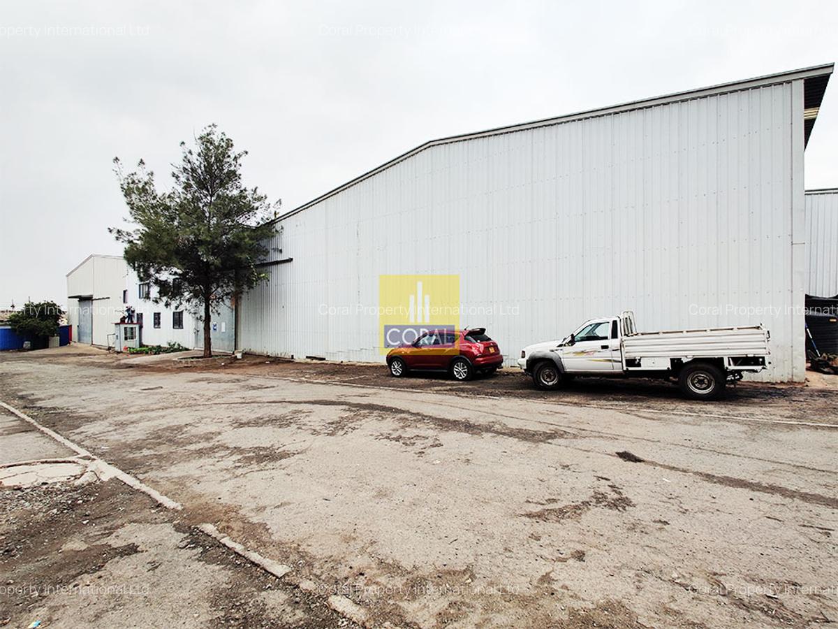 Warehouse with Parking in Industrial Area - 5