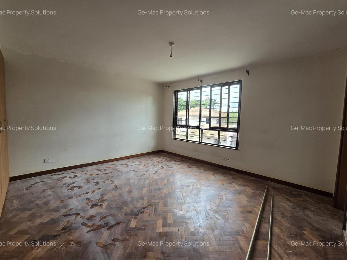 5 Bed Townhouse with En Suite in Lavington - 17
