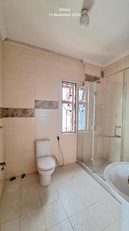 5 Bed Townhouse with En Suite at Convent Drive - 7