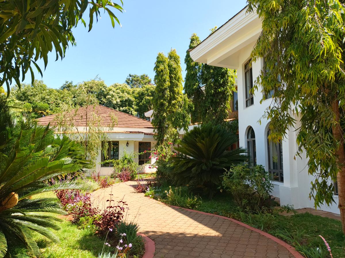 5 Bed House with En Suite in Runda - 20