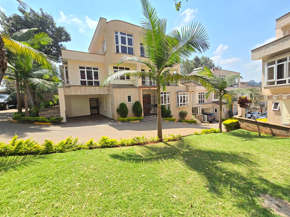 5 Bed Townhouse with En Suite at Off Convent Drive - 1