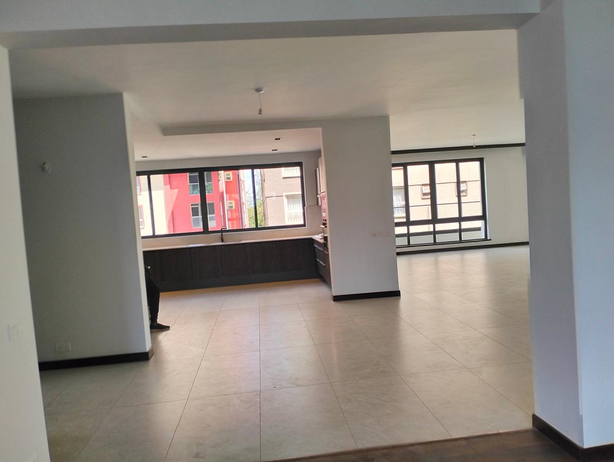 5 Bed Apartment with En Suite in Spring Valley - 18