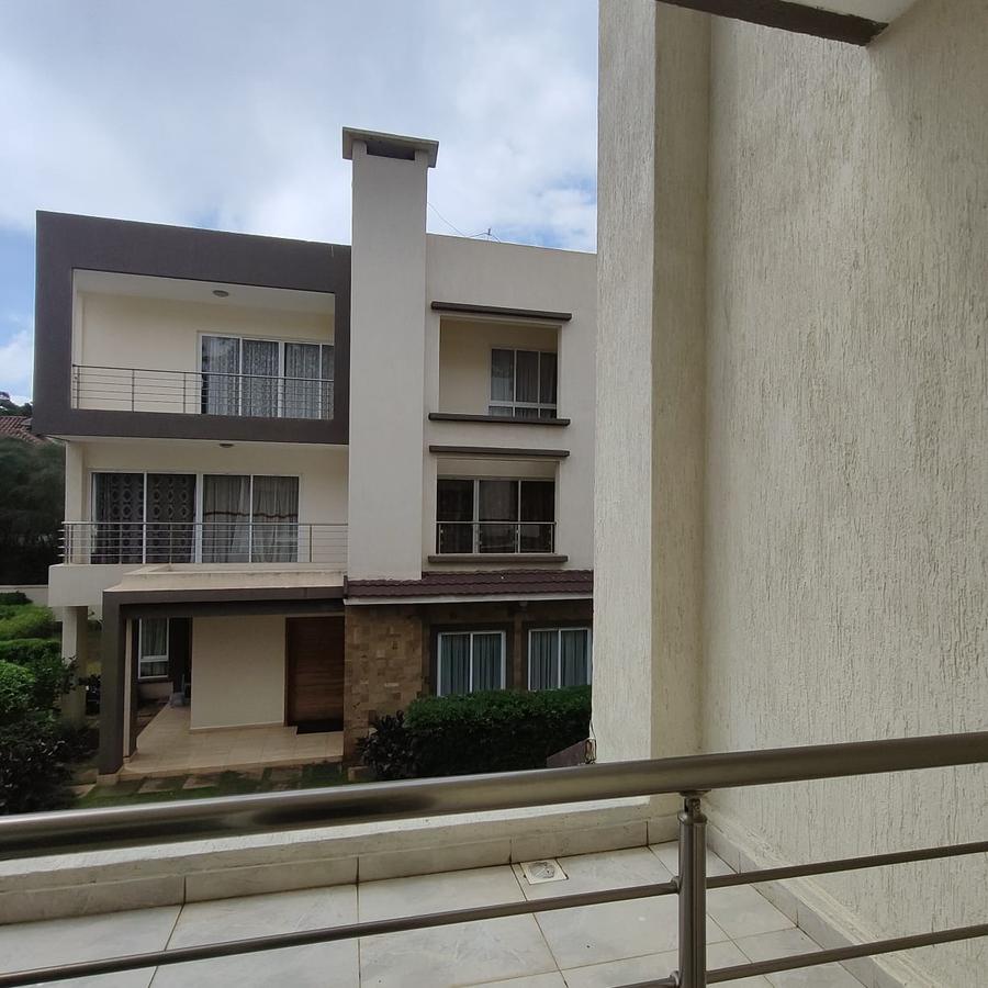 5 Bed Villa with En Suite at Lavington Shopping Centre - 2