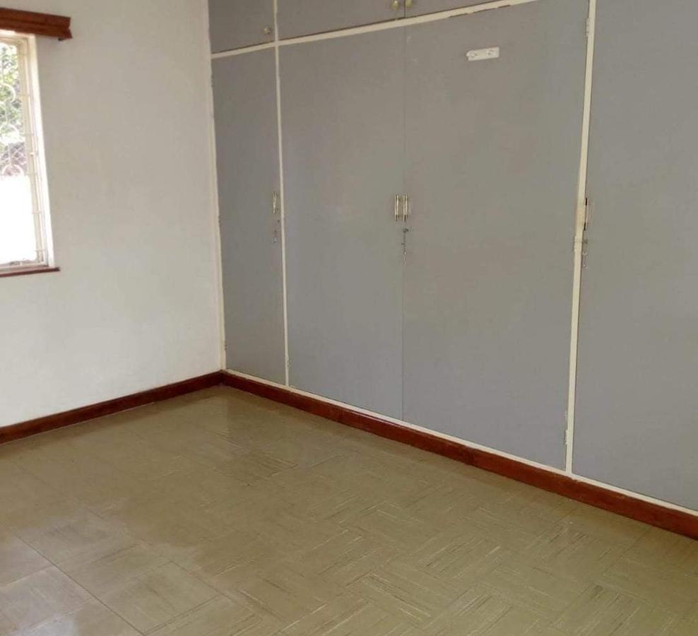 4 Bed House with En Suite in Kyuna - 11