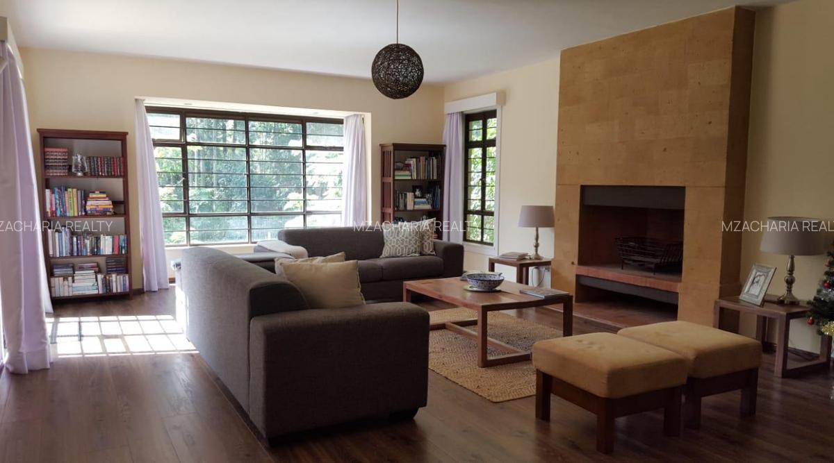 5 Bed Villa with En Suite in Rosslyn - 6