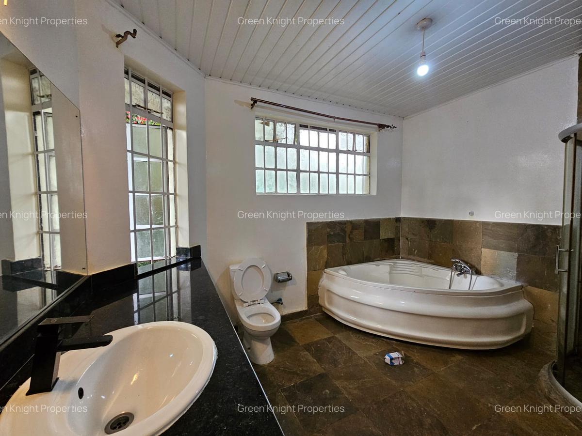 4 Bed Townhouse with En Suite in Spring Valley - 11