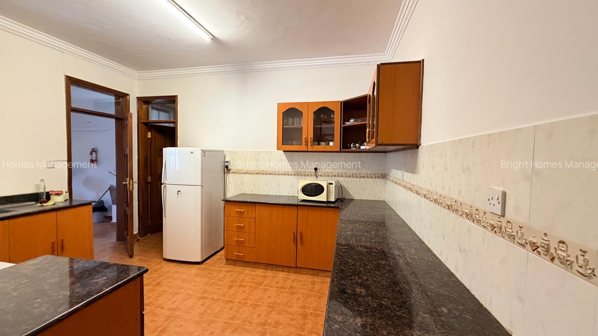 Furnished 3 Bed Apartment with En Suite in Spring Valley - 18