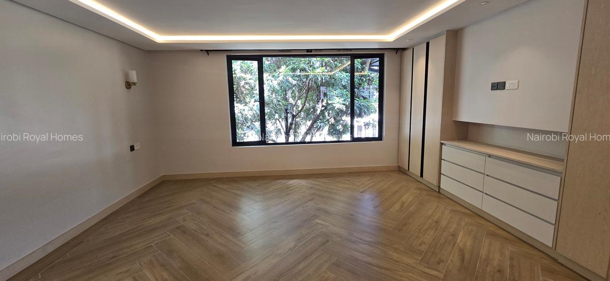 7 Bed Townhouse with En Suite at Lavington Convent Drive - 4