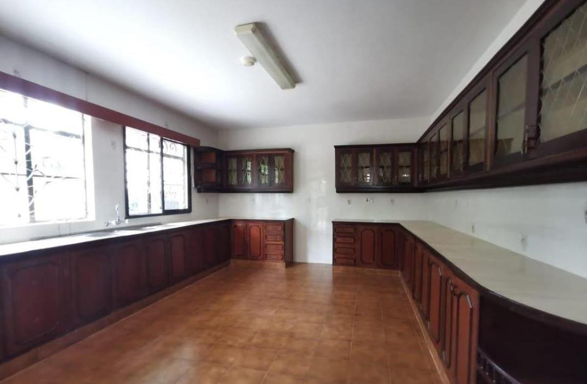 5 Bed Townhouse with En Suite in Kitisuru - 3