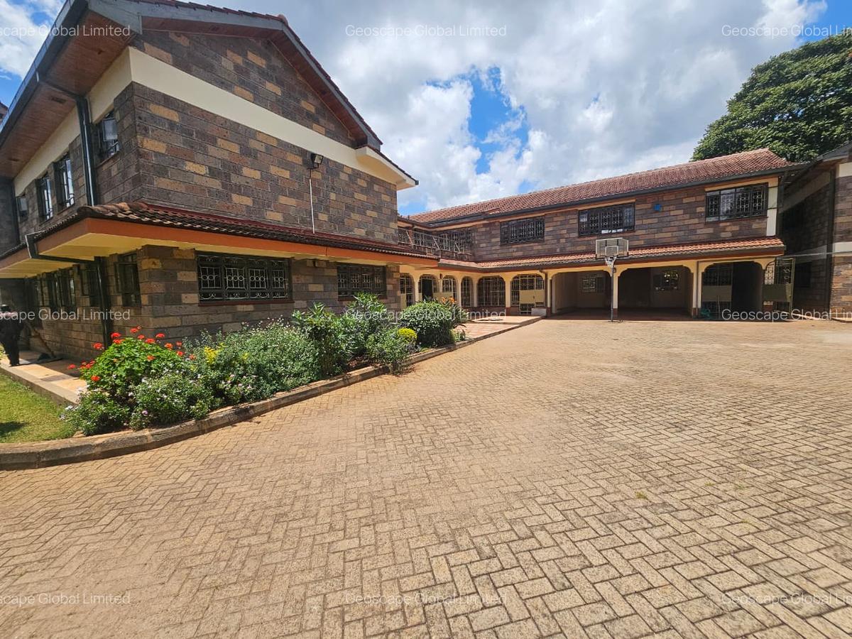 4 Bed House with En Suite in Nyari - 11