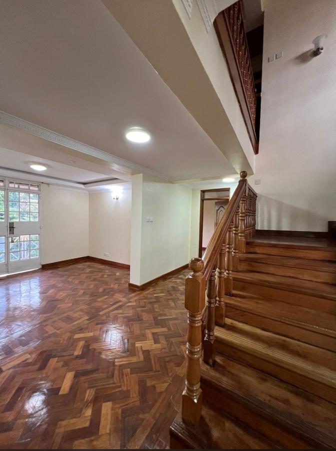 5 Bed Townhouse with En Suite in Lavington - 18