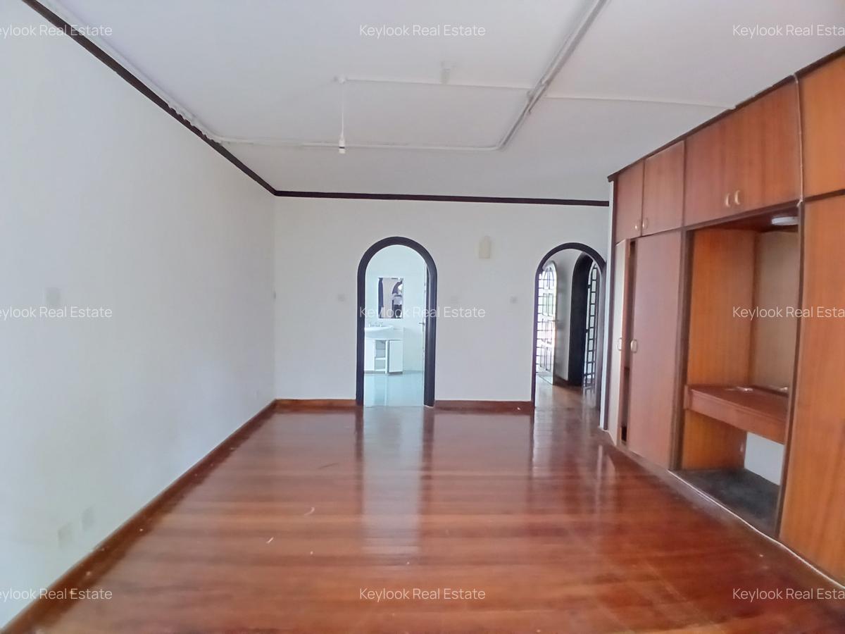 4 Bed Townhouse with En Suite at Riverside Drive - 15