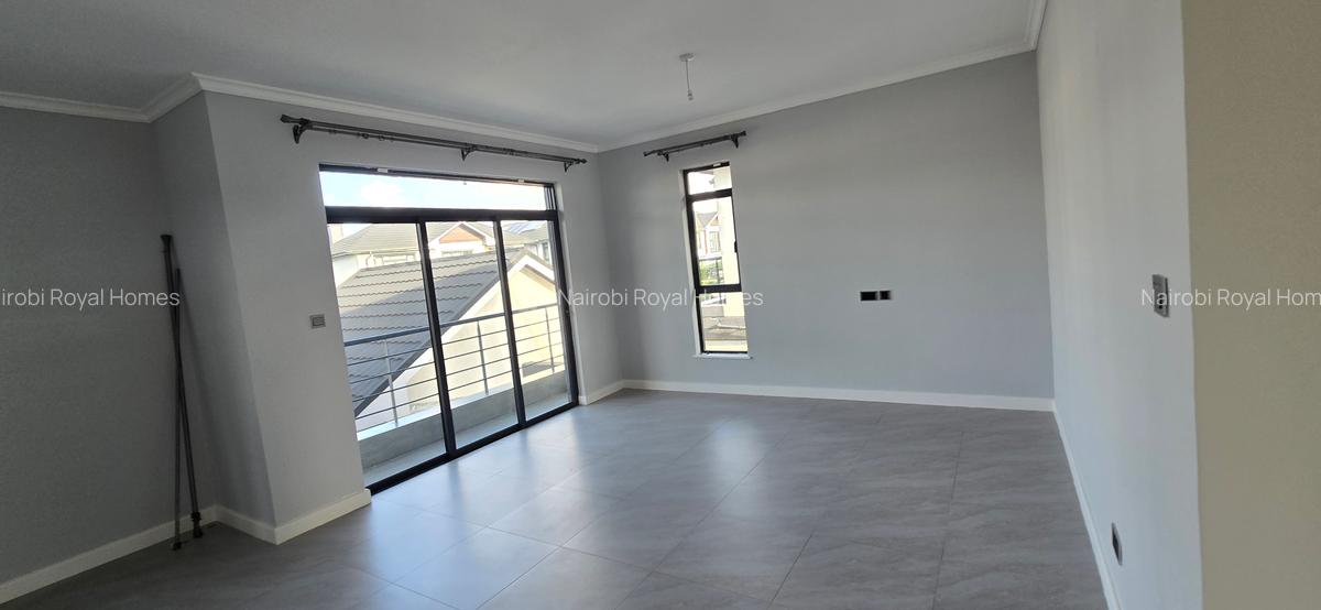 4 Bed House with En Suite at Fivestar Paradise - 10