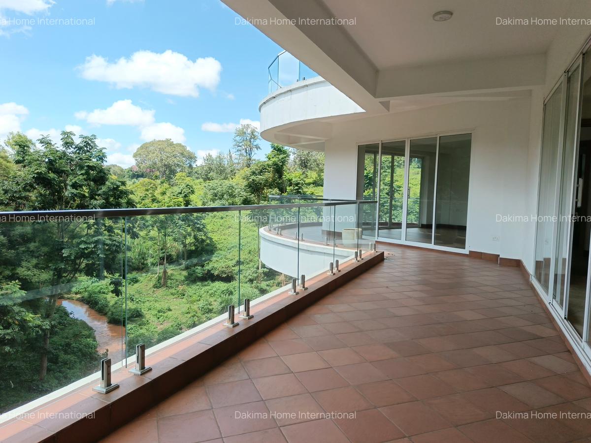 4 Bed Apartment with En Suite in Parklands - 17