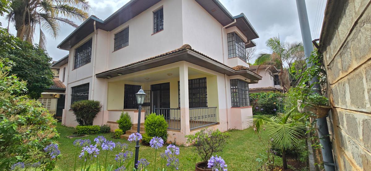 4 Bed Villa with En Suite at Convent Drive - 2