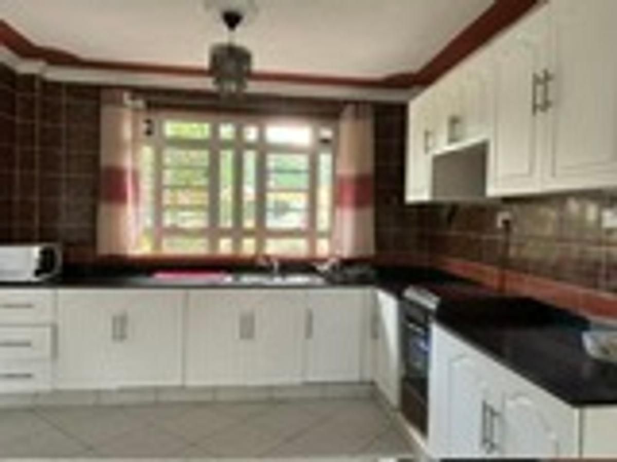 Serviced 2 Bed Apartment with En Suite in Runda - 3