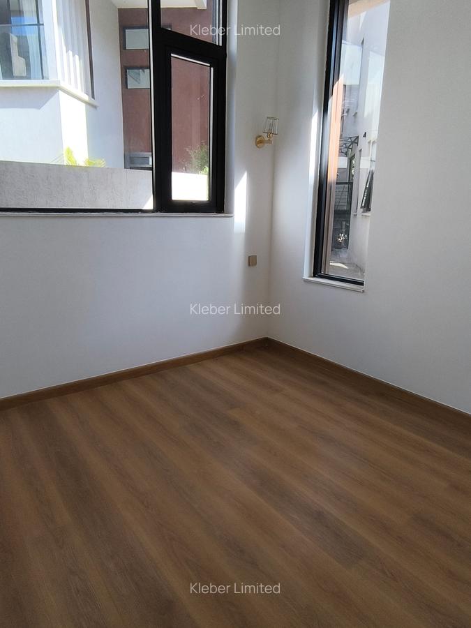 5 Bed Villa with En Suite in Lavington - 12