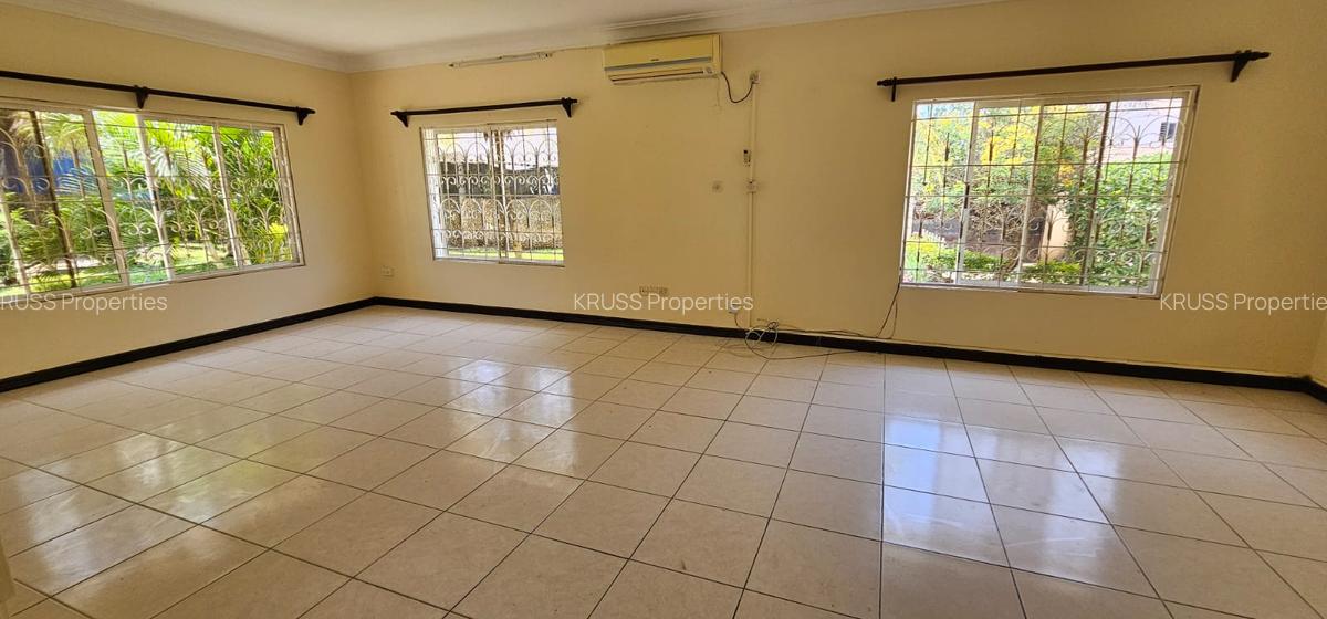 4 Bed House with En Suite at Hr93 - 4