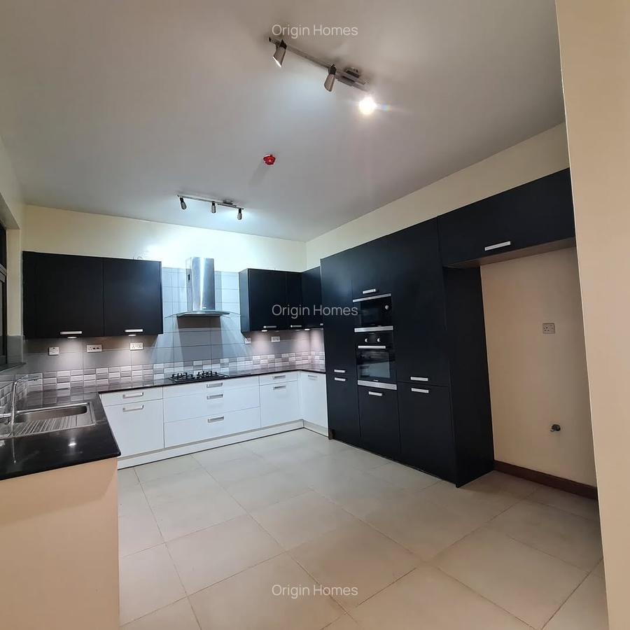 3 Bed Apartment with En Suite at Parkland - 16