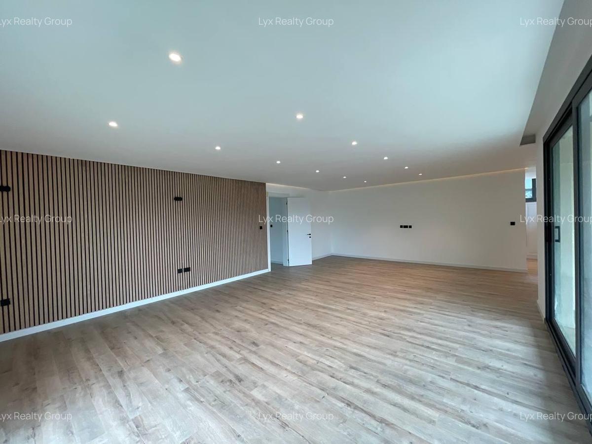 5 Bed Villa with En Suite in Lavington - 19