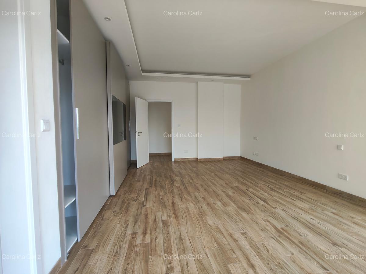 4 Bed Apartment with En Suite at Riverside Drive - 15