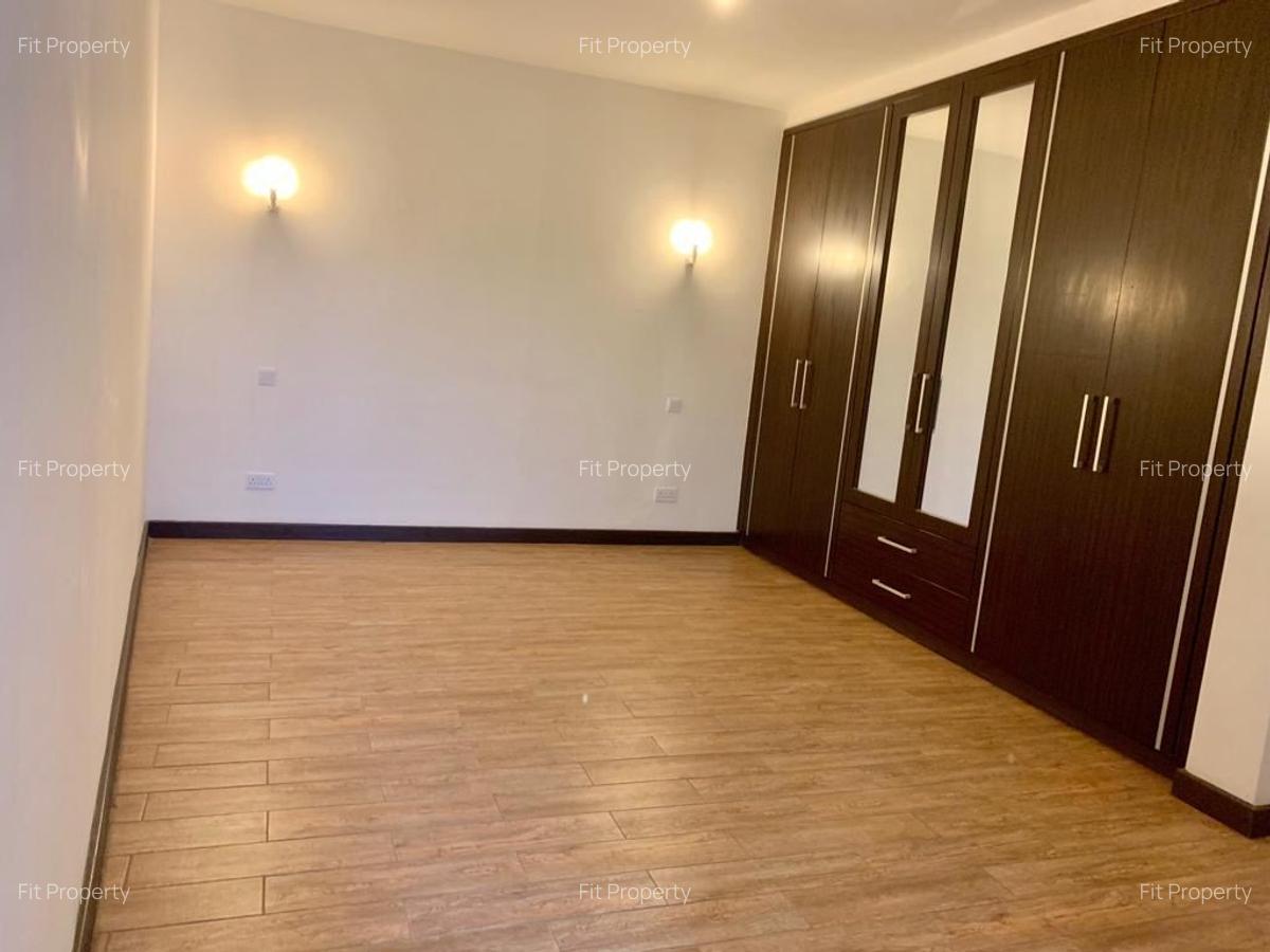 3 Bed Apartment with En Suite in Parklands - 18