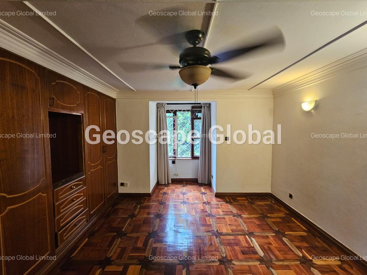 5 Bed House with En Suite in Runda - 14