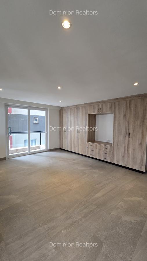 4 Bed Apartment with En Suite in Westlands Area - 17