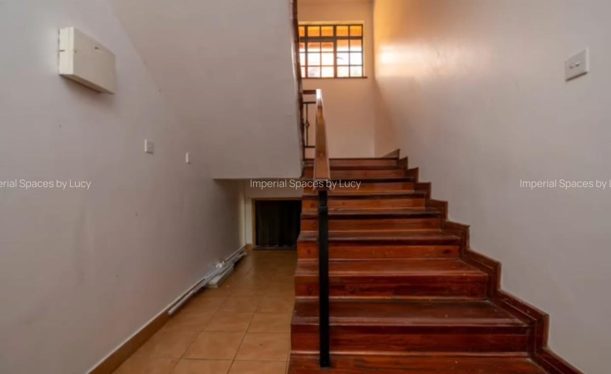 5 Bed Villa with En Suite in Lavington - 6