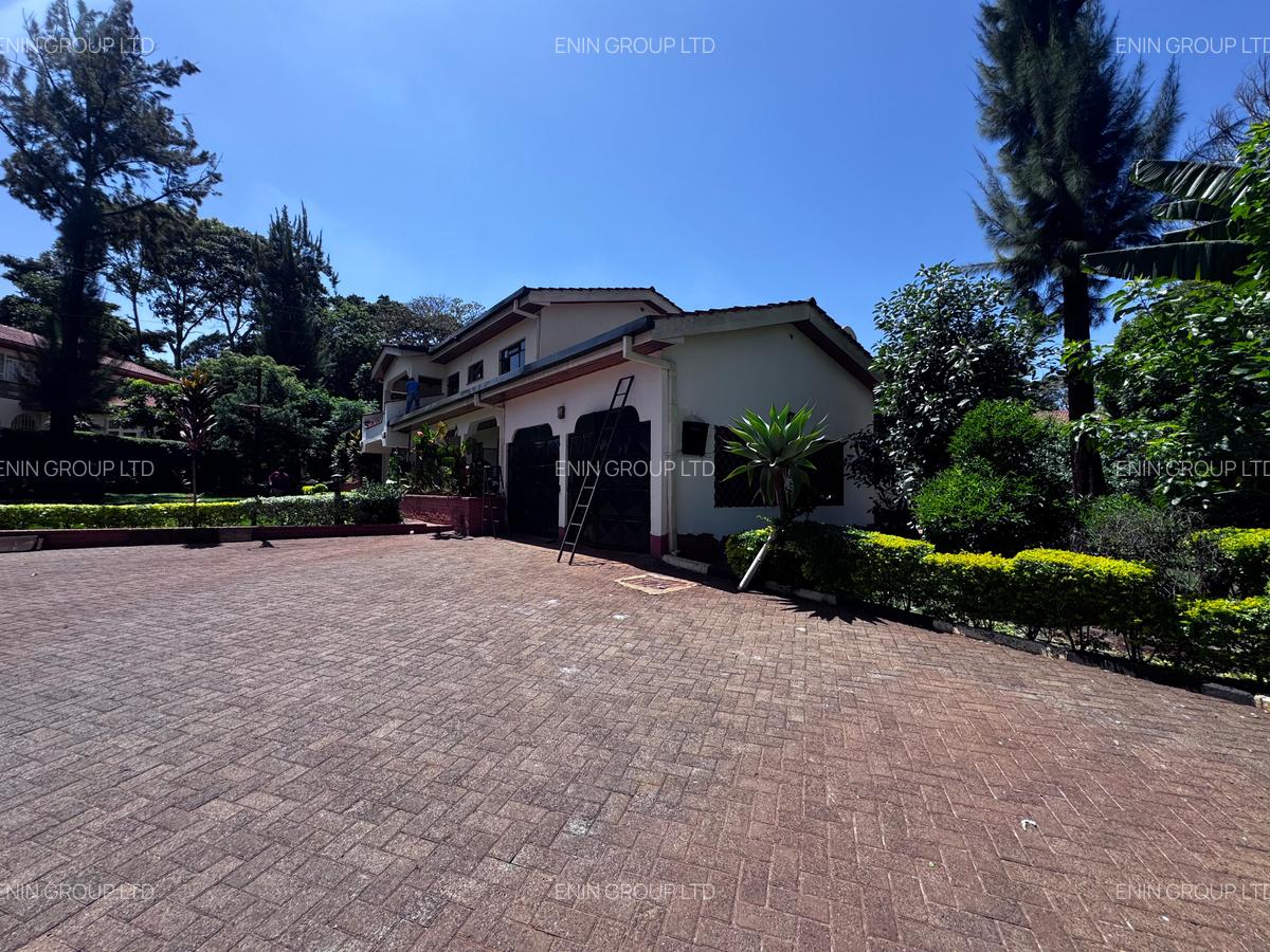 4 Bed House with En Suite in Nyari - 2