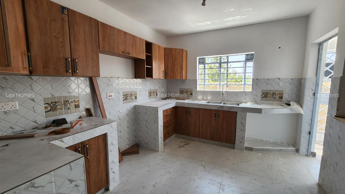 3 Bed House with En Suite at Rimpa Road - 8
