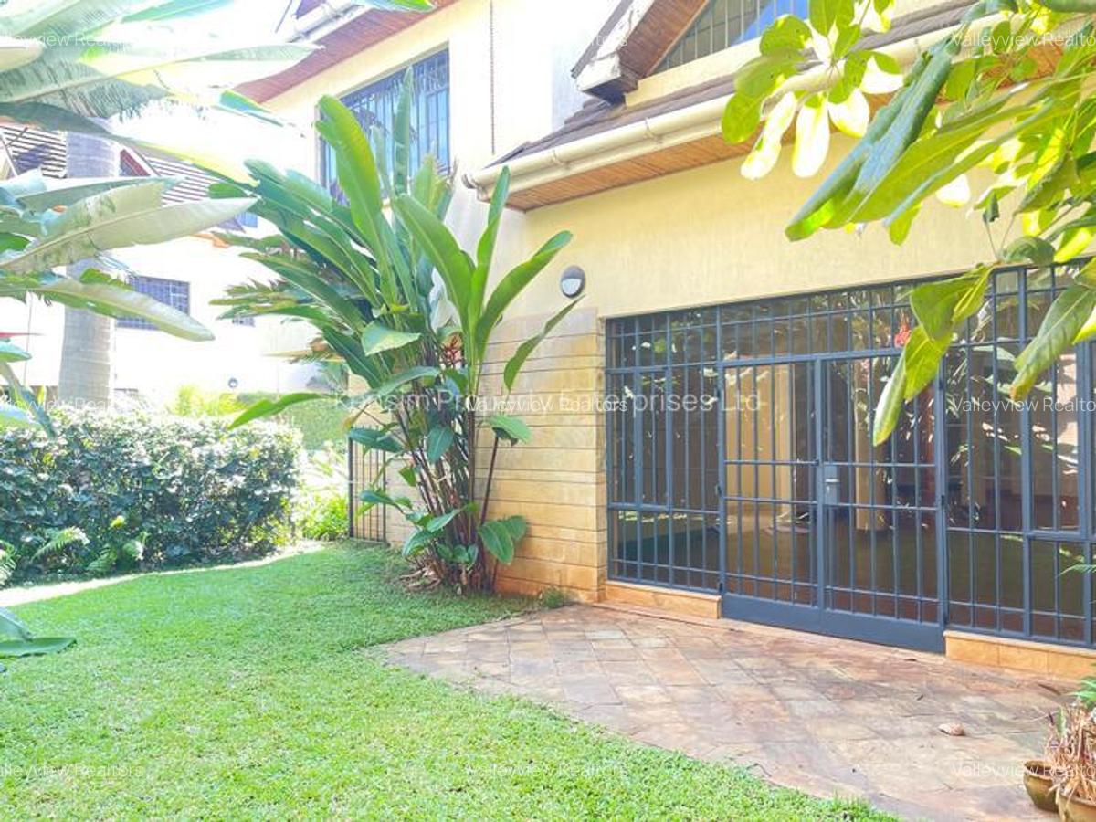 5 Bed Townhouse with En Suite at Lavington - 20