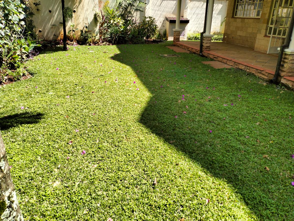 5 Bed Townhouse with En Suite in Lavington - 1