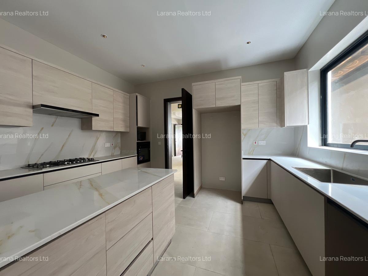 5 Bed Townhouse with En Suite at Manyani Cl - 5