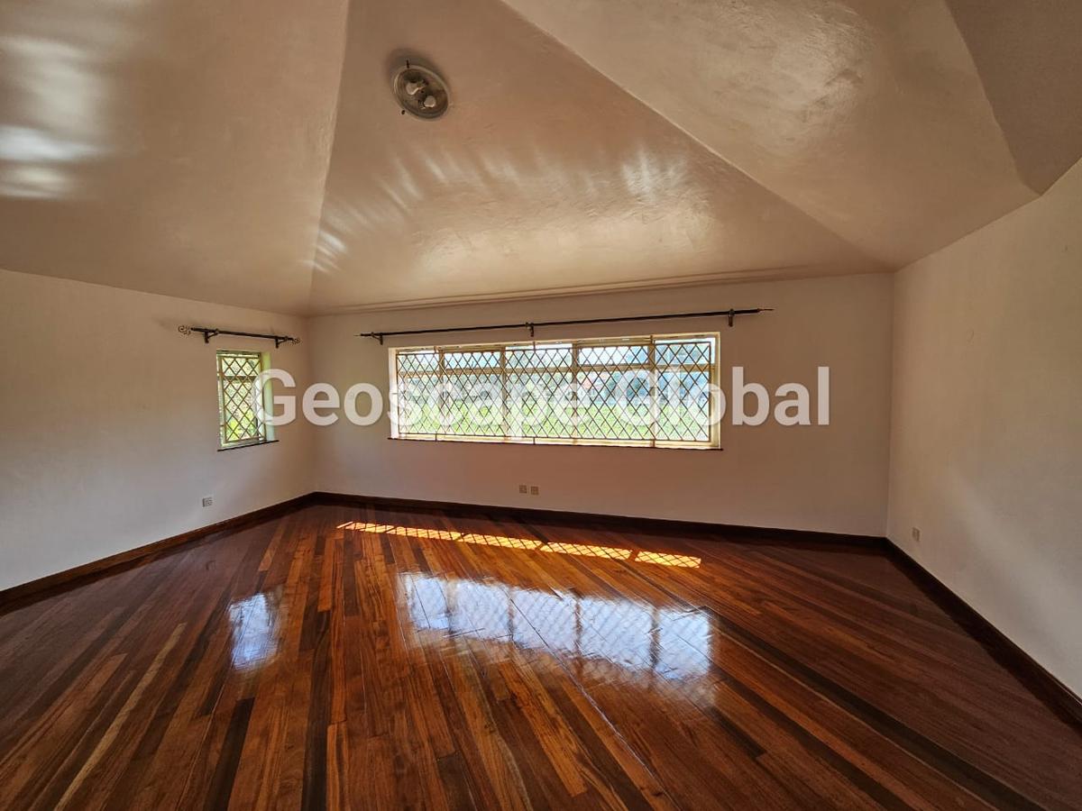 5 Bed House with En Suite in Runda - 4
