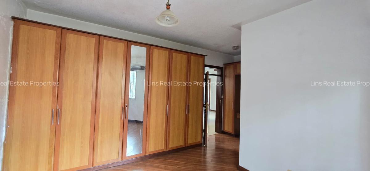 4 Bed Townhouse with En Suite in Brookside - 7