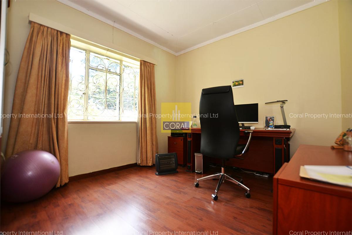 4 Bed House in Lavington - 14