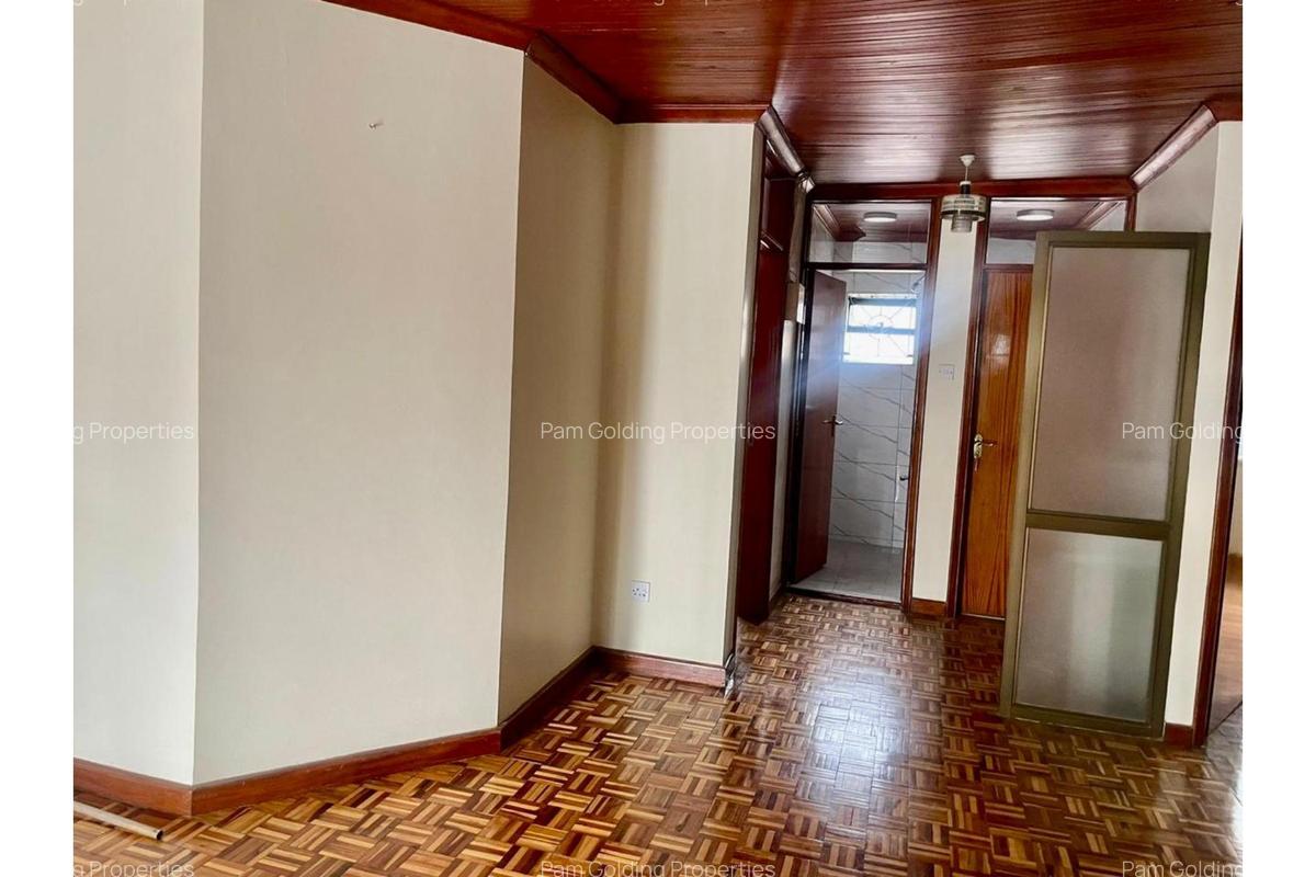 4 Bed Townhouse with En Suite in Spring Valley - 14