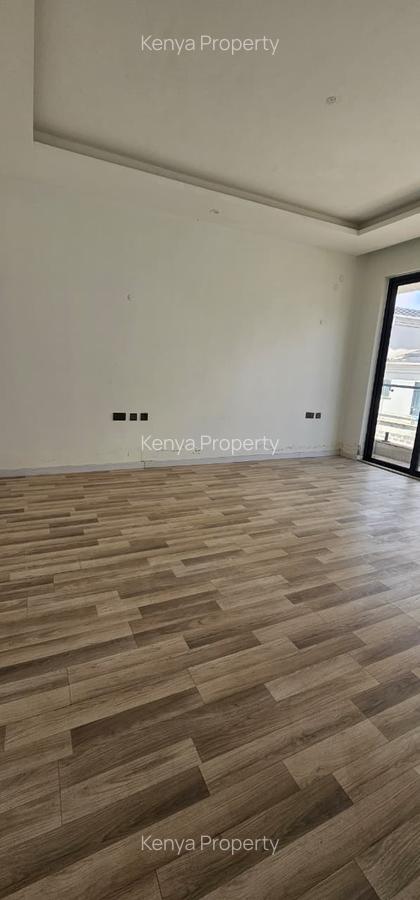 4 Bed Villa with En Suite at Apple Cross - 5