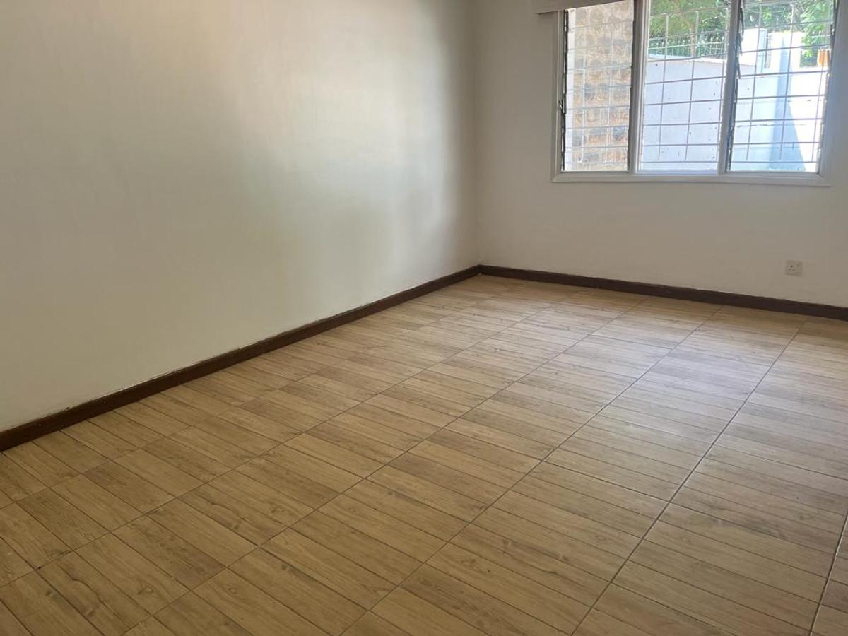 2,000 ft² Commercial Property with Service Charge Included in Lavington - 8