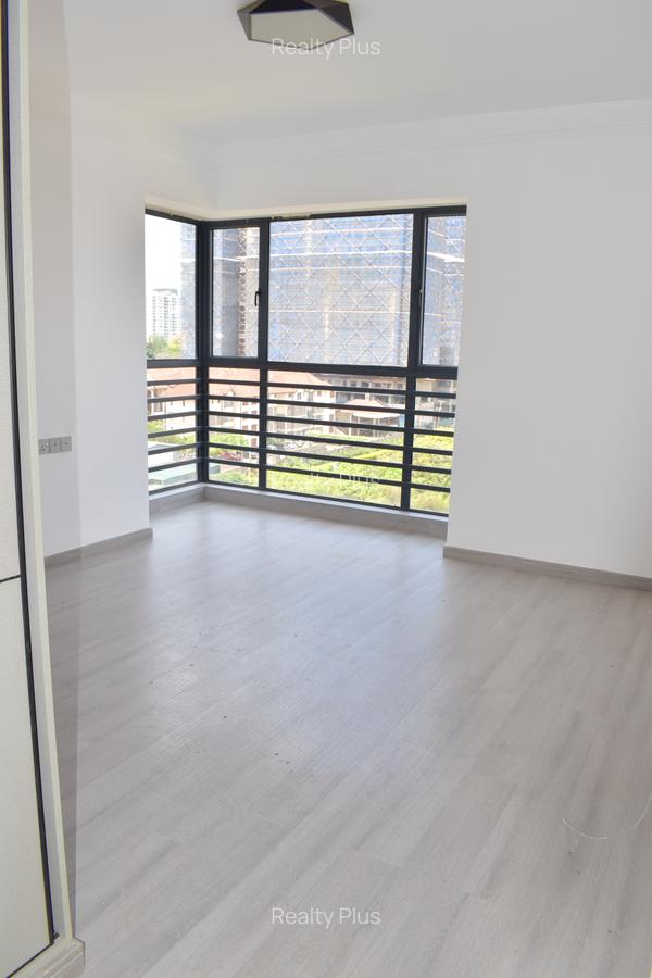 3 Bed Apartment with En Suite at N - 4