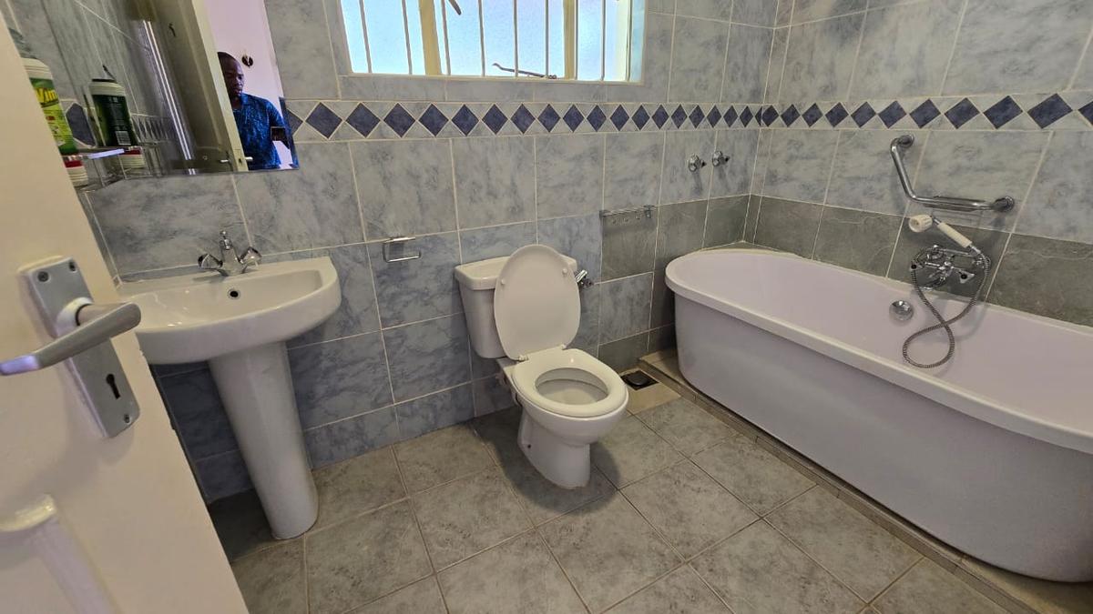 4 Bed House with En Suite in Gigiri - 11
