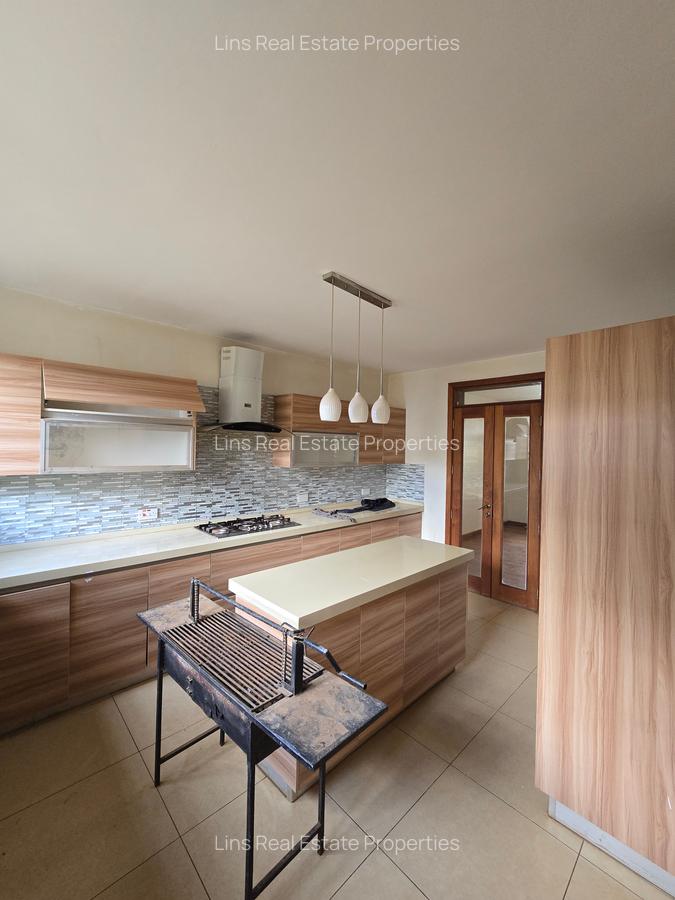 5 Bed Townhouse with En Suite in Lavington - 10