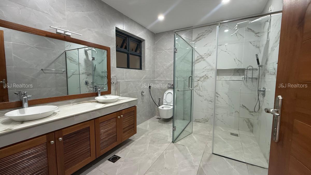 4 Bed Apartment with En Suite in Westlands Area - 20