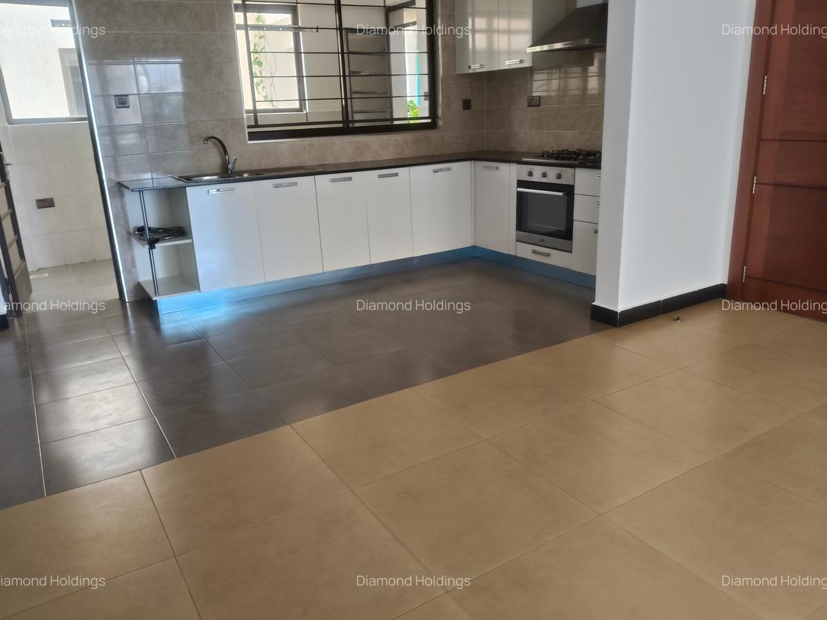 2 Bed Apartment with En Suite at Parklands - 12