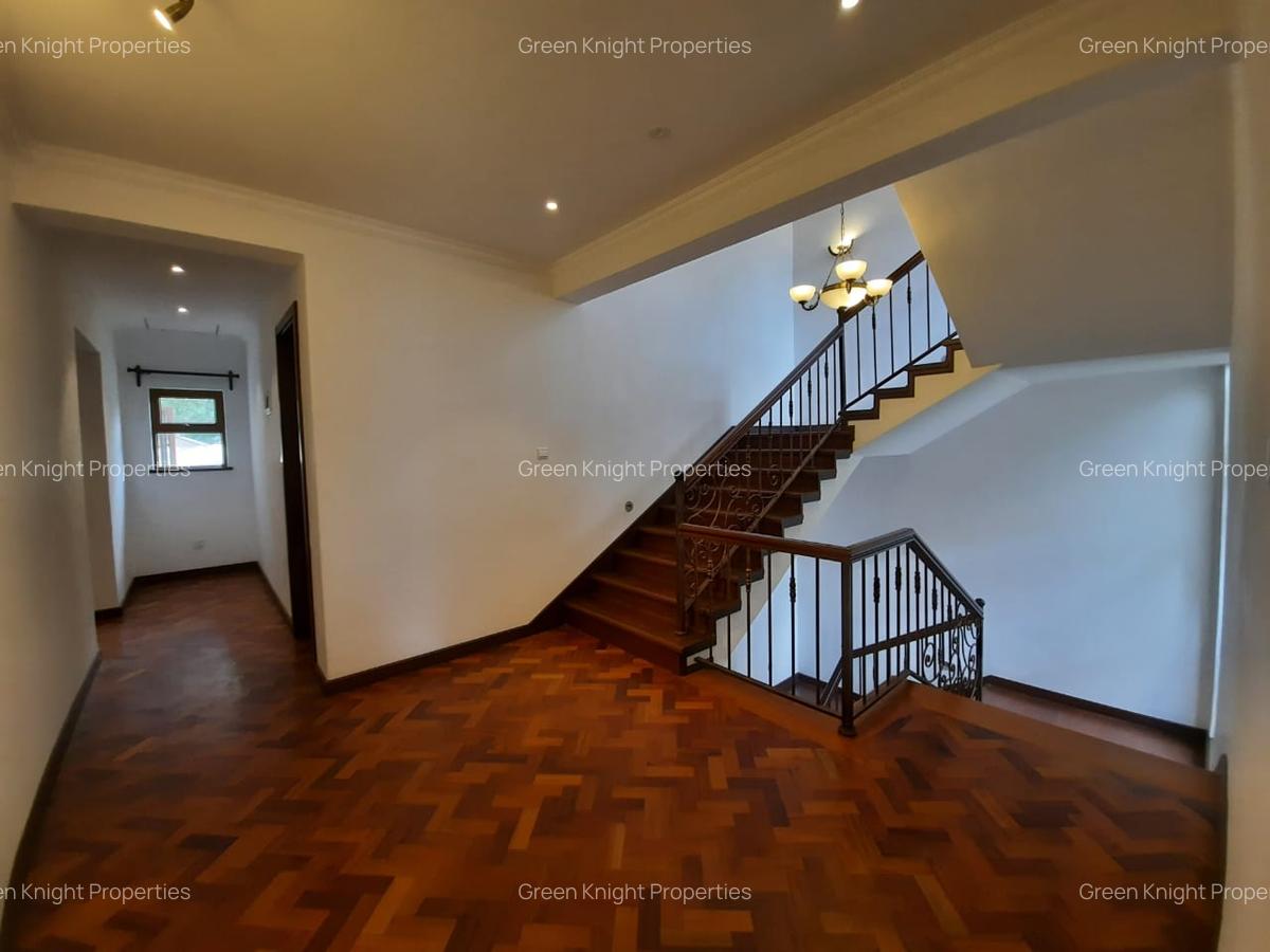 4 Bed Townhouse with En Suite in Lavington - 10