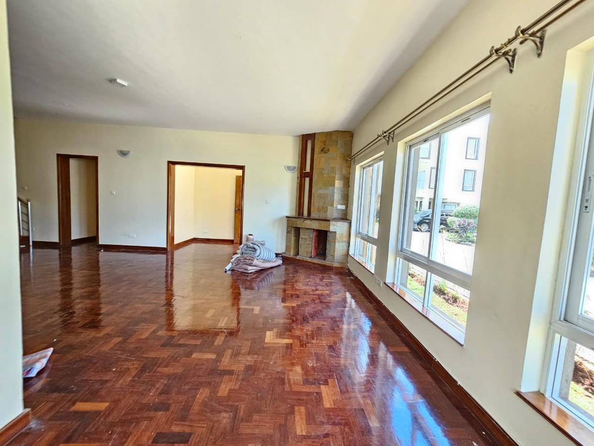 5 Bed House with En Suite in Lavington - 9